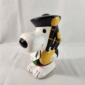 Snoopy Peanuts 1966 Scottish Bagpipes Ceramic Piggy Bank w/ Stopper VG+ Vintage